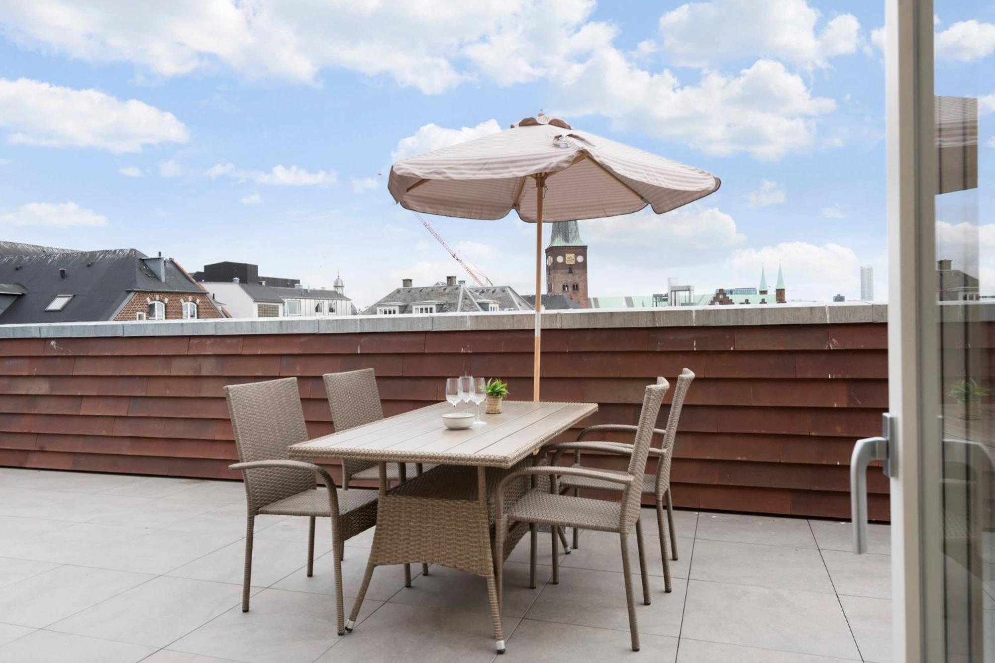 Grand Penthouse Suite With Private Rooftop Terrace ออร์ฮูช ภายนอก รูปภาพ